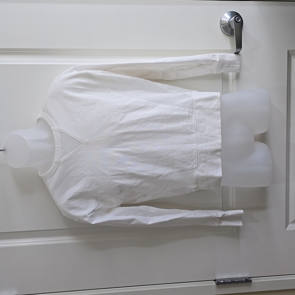 Athleta breathable White long sleeve top with mesh -sz‎ XS